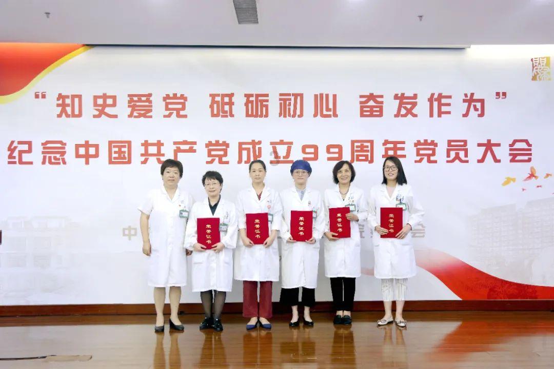 茂密丛林逃生